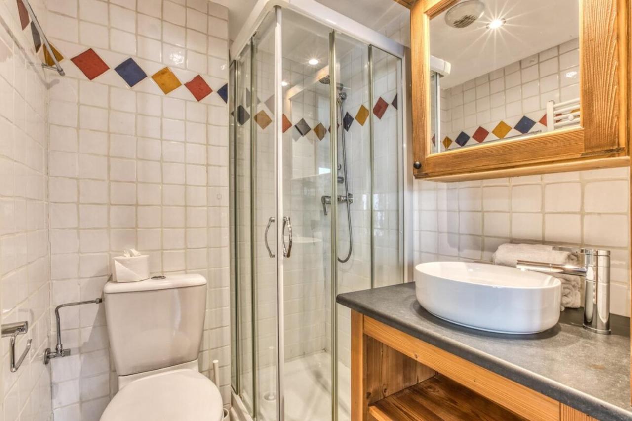 Villa Vallet- Newly Renovated 2 Bedroom Nestled Just Off The Main Street Chamonix Exterior photo